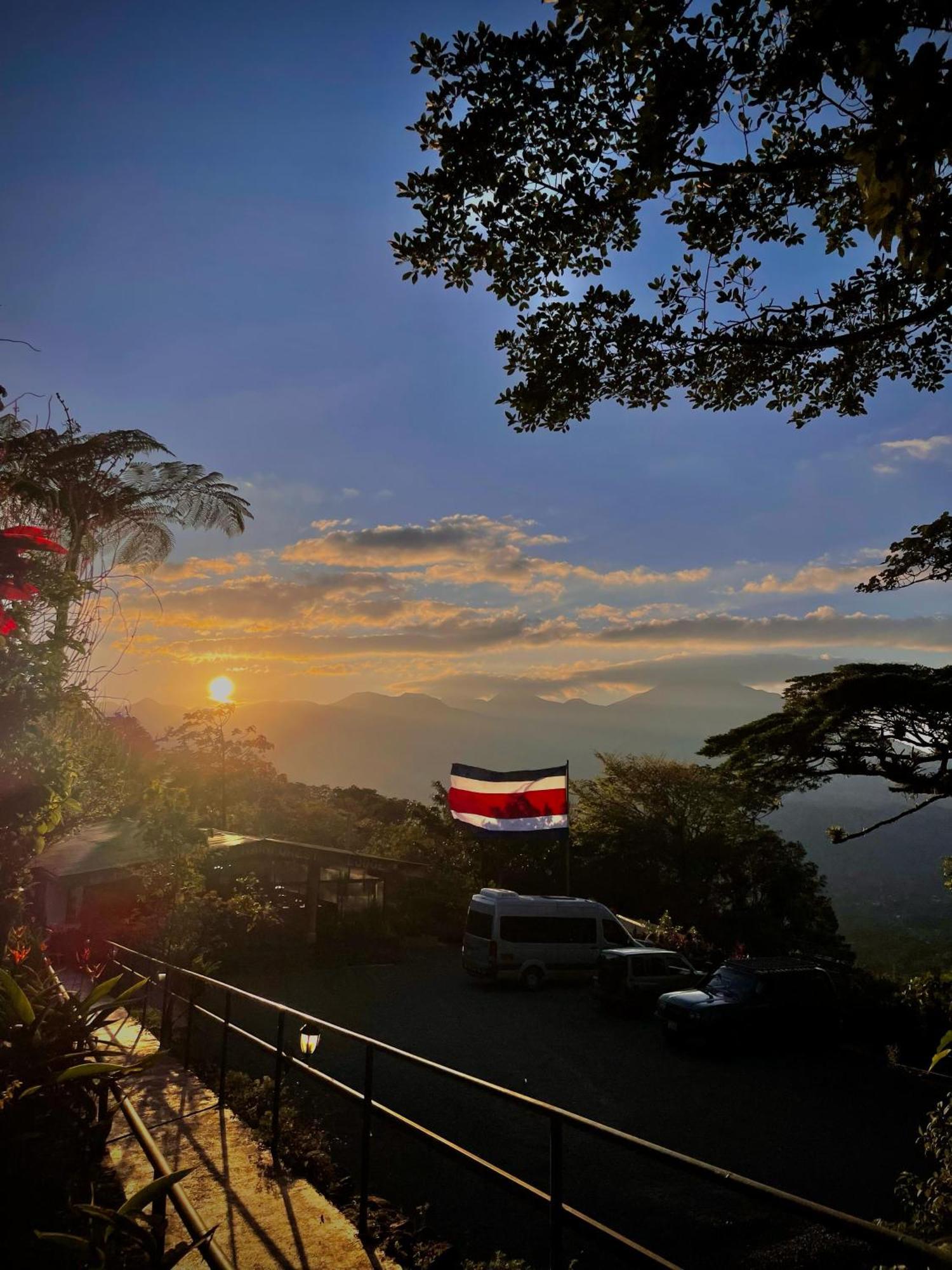 Heliconias Rainforest Lodge Бихагуа Экстерьер фото